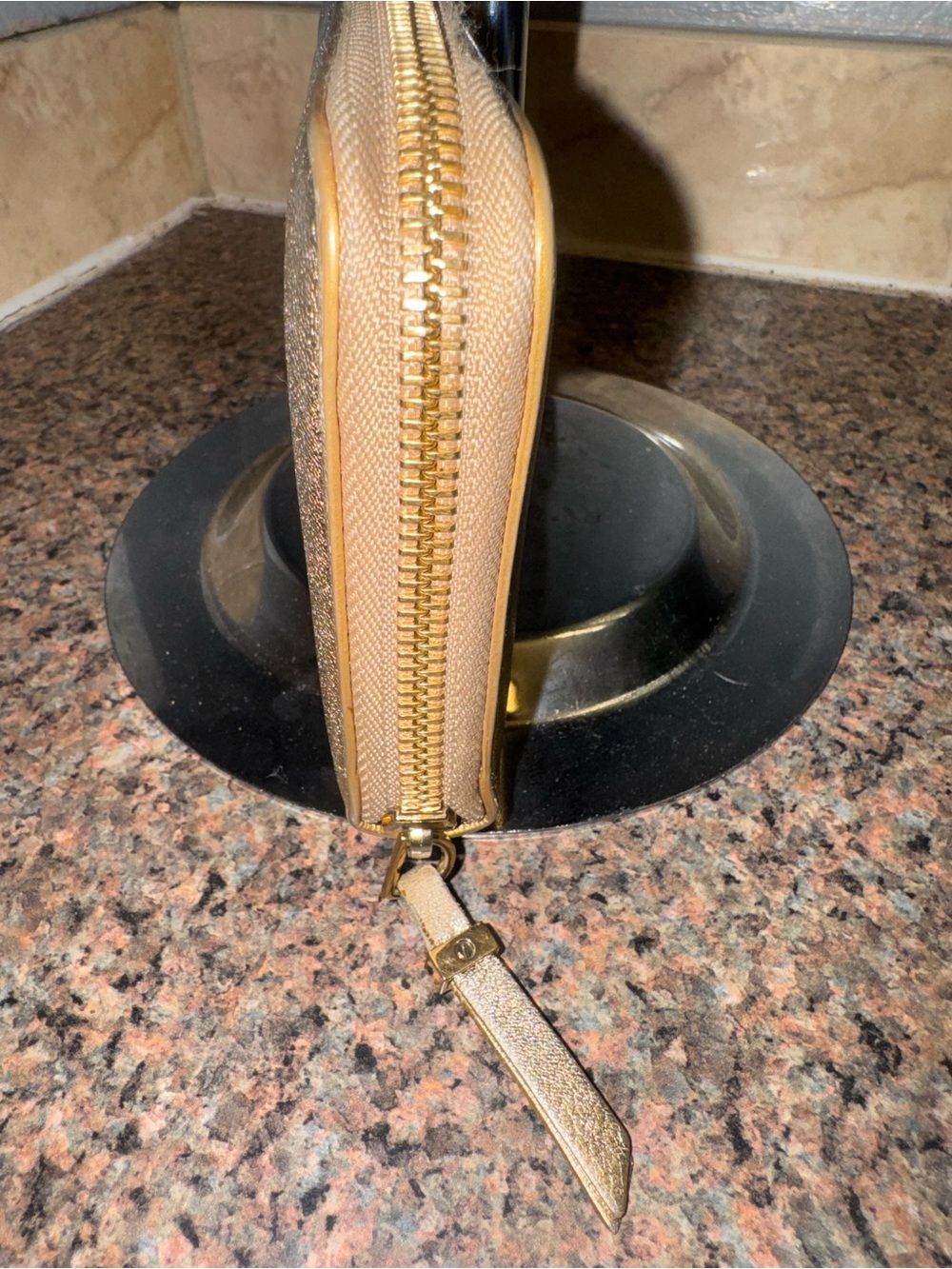 Jimmy Choo Metallic Gold “CHOO” Zip long wallet Wallet - Picture 6 of 6